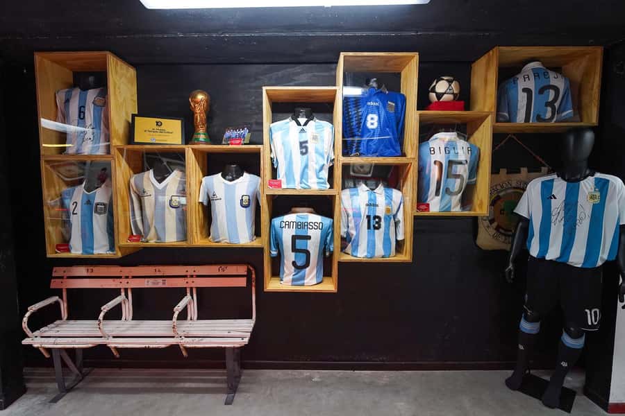 AllMaradona Buenos Aires: Maradona House Museum and Stadium - What the guide adds to the experience