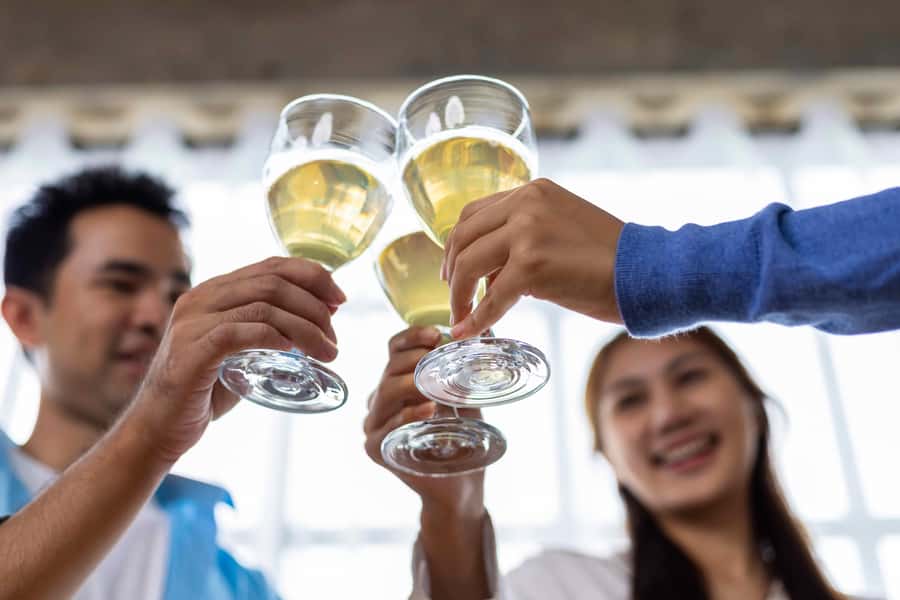BA: Wine tour with 5 tasting stops in the heart of Palermo - The guide makes a big difference
