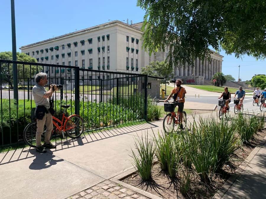 Bike Tour: Buenos Aires to the North - Plaza Francia and Recoleta’s grand setting