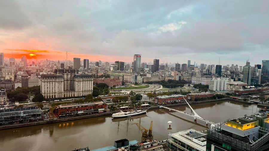 Buenos Aires After Dark: A City Lights & Sunset Experience - The guides make the difference