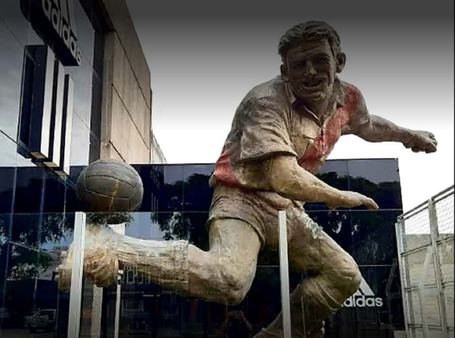 Buenos Aires: Boca Juniors and River Plate Football Tour - Starting in central Buenos Aires