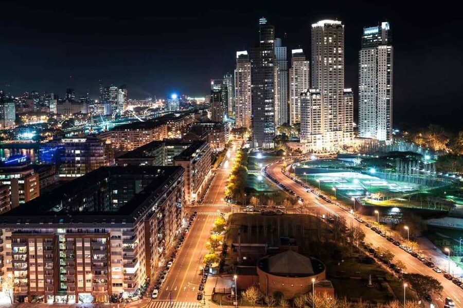 Buenos Aires by Night: Small Group City Tour - Floralis Genérica gives you a striking photo stop