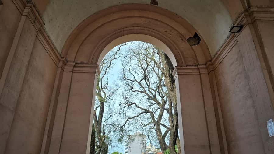 Buenos Aires: Chacarita, The Largest Cemetery In Argentina - Meeting Miguel at the cemetery entrance