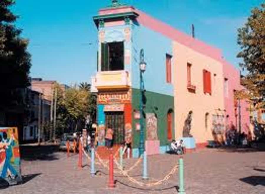 Buenos Aires City Tour with Luxury Lunch - One ride, several versions of Buenos Aires
