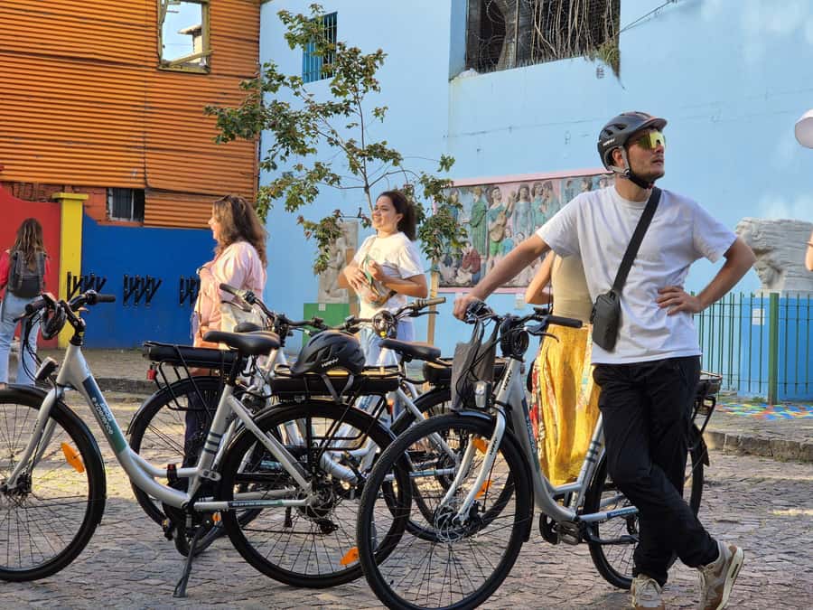 Buenos Aires: E-Bike Tour in the South Circuit of Buenos Aires - San Telmo and Plaza Dorrego