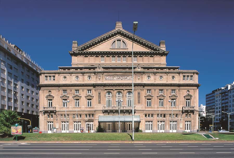Buenos Aires: Half-Day Sightseeing Tour with 2 Stops - What the coach format does well