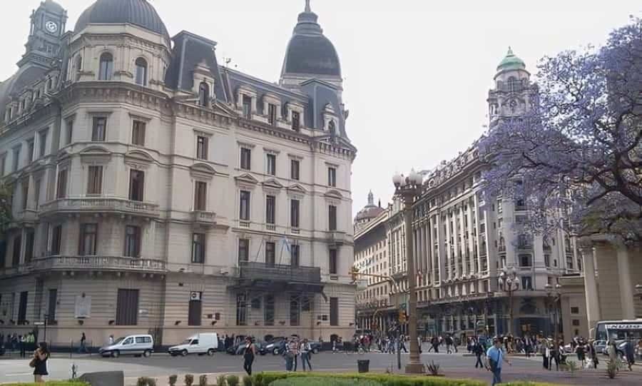 Buenos Aires : Highlights Walking Tour With A Guide - Plaza de Mayo and the Casa Rosada