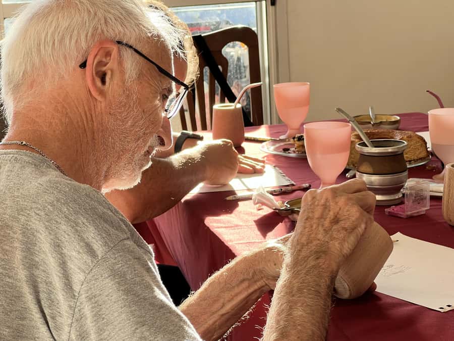 Buenos Aires: Mate & paint experience with pastry tasting - Painting your own wooden mate cup