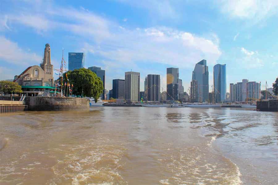 Buenos Aires: Navigation from Pto. Madero to La Boca - Entering the Riachuelo and passing the transporter bridge