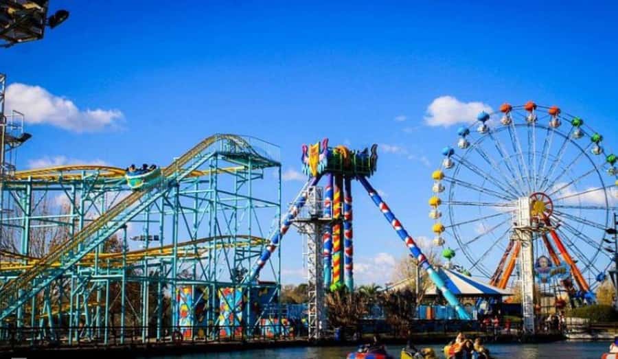 Buenos Aires: Parque de la costa Only Tickets Full passport. - Themed attractions and shows add variety