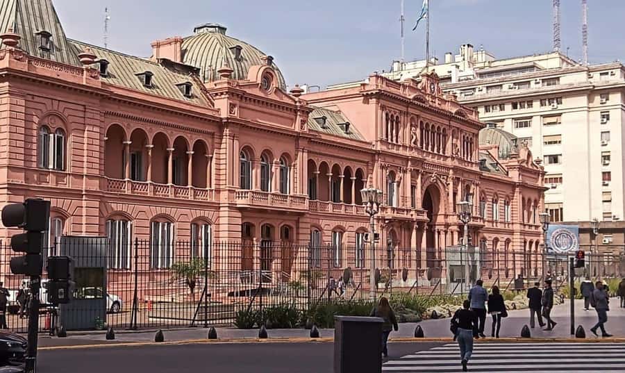 Buenos Aires Premium city tour with street food - Caminito and La Boca: color, street life, and quick photos