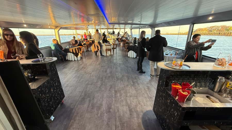 Buenos Aires: Puerto Madero Sunset Cruise with Open Bar - What the port route gives you to look at