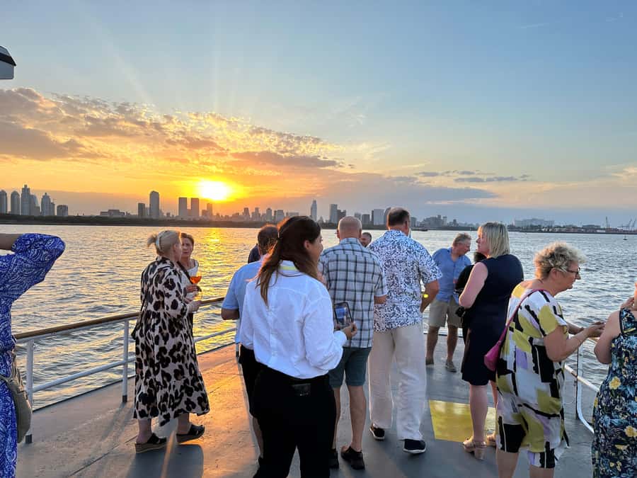 Buenos Aires: Puerto Madero Sunset Cruise with Open Bar - Is $39 a fair price?