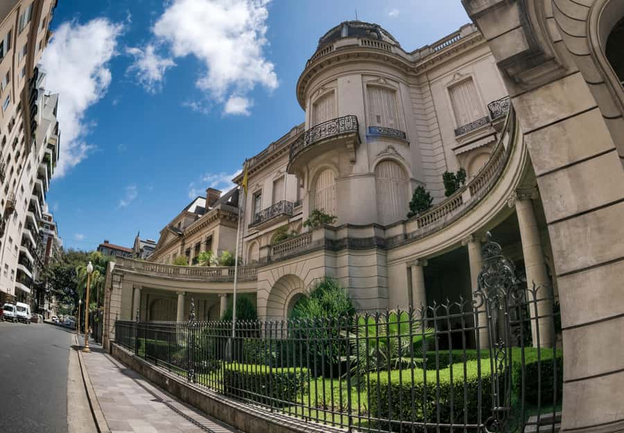 Buenos Aires: Recoleta and Retiro Tip Based Walking Tour - Should you book the Recoleta and Retiro walk?