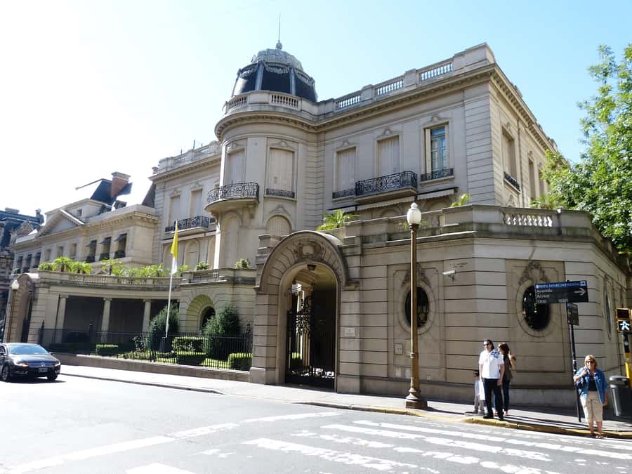 Buenos Aires: Recoleta Neighborhood Walking Tour - Guide quality and language choice
