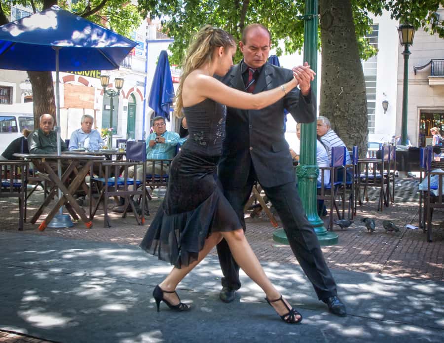 Buenos Aires: San Telmo and Market Guided Walking Tour - How the two-hour format works