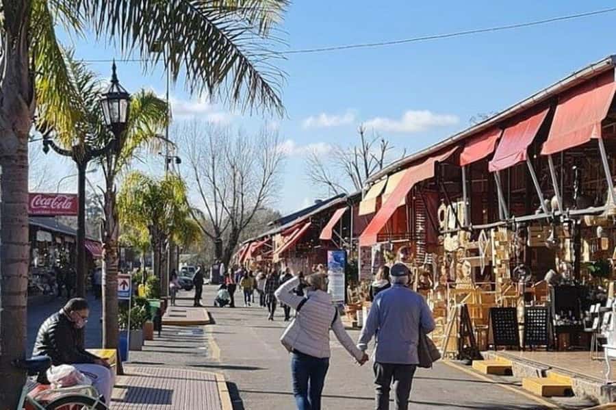 Buenos Aires: Tigre Delta Half-Day Tour with Navigation - Paseo Victorica and Tigre’s waterfront character