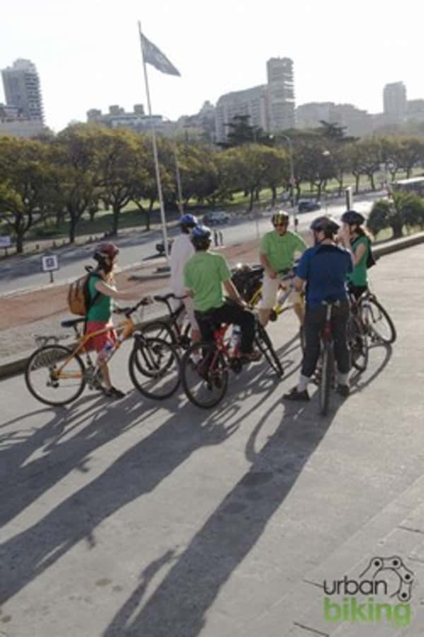 City Bike Tour in Palermo and Recoleta - Avenida del Libertador and the road into Recoleta