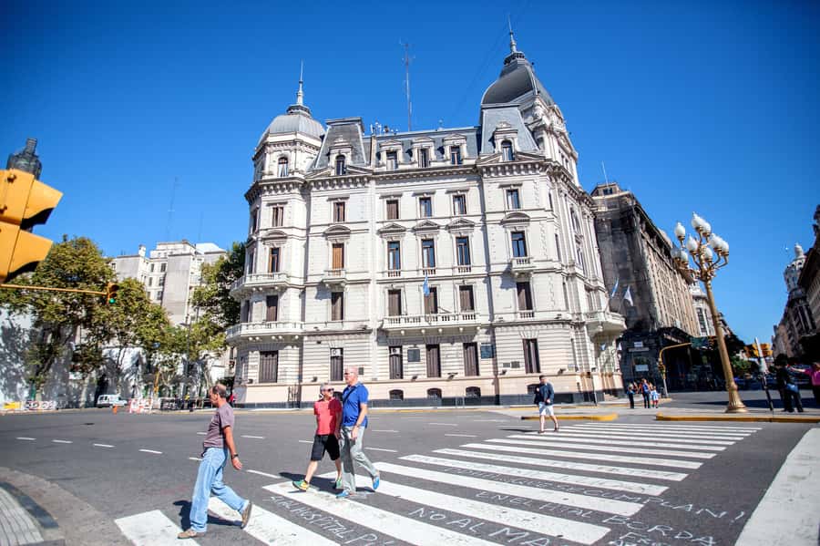 Classic City Tour of Buenos Aires: Neighborhoods and Emblems - Montserrat and Plaza de Mayo: the essential stop