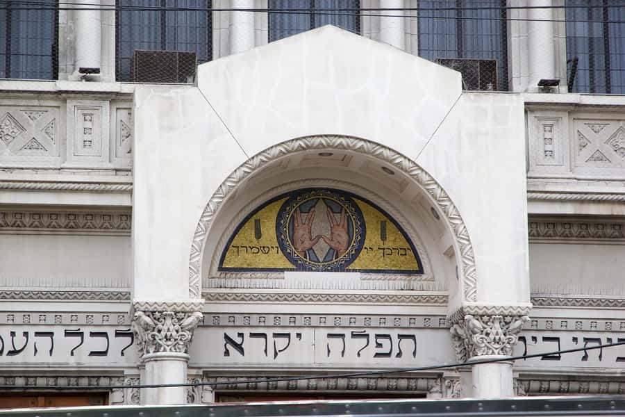 Jewish Sites Buenos Aires Private Walking and Car Tour - What the 4-hour car tour adds