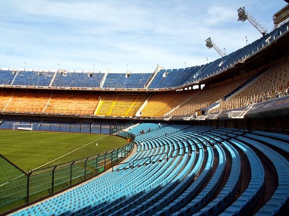 La Boca, a collective creation: Port, immigrants, arts and football - Starting at Caminito and La Vuelta de Rocha