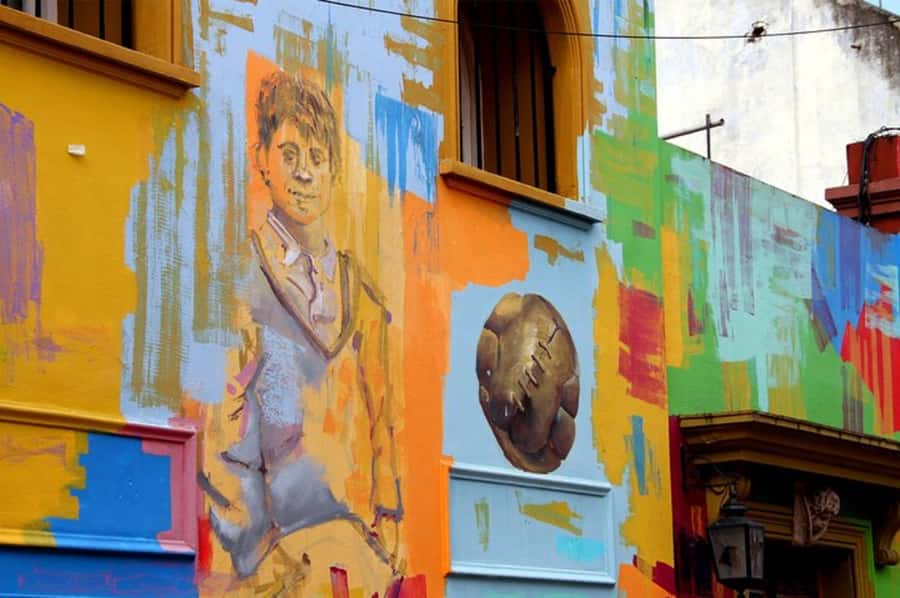 Premium Argentinian Wine and Malbec Tasting & Urban Art Tour - What the guide adds to the experience