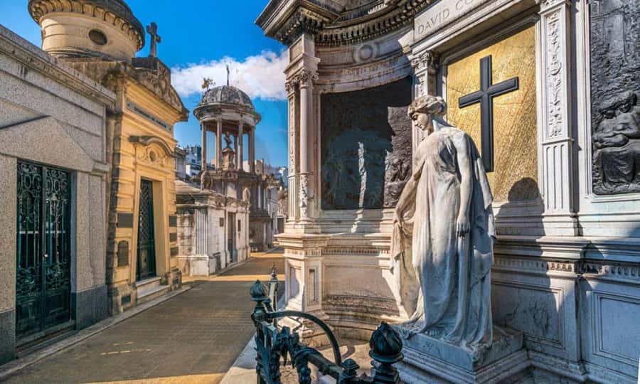 Recoleta & Cemetery for curious people - The Jockey Club and Palacio Duhau