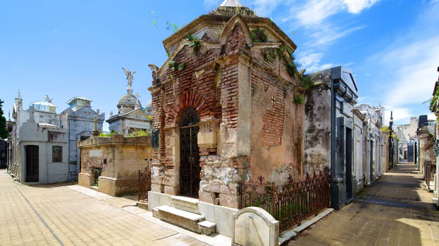 Recoleta & Cemetery for curious people - Entering Recoleta Cemetery