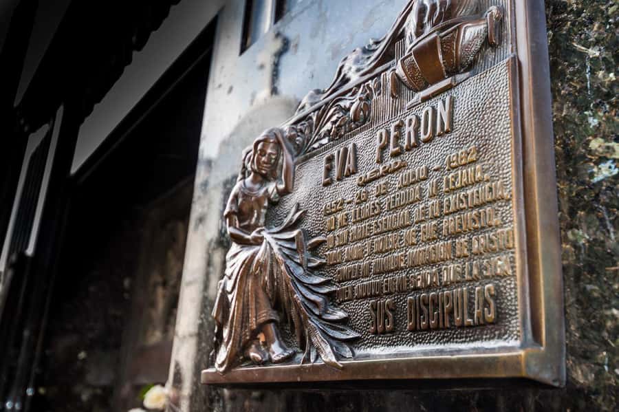 Recoleta & Cemetery for curious people - Starting at Rapa Nui and Plaza San Martín