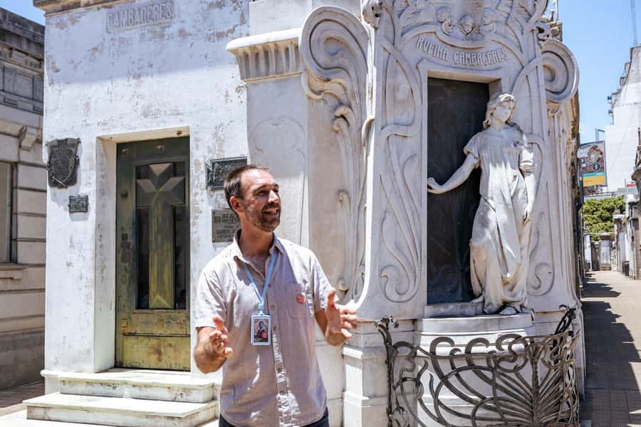 Recoleta Cemetery - Small Group Tour of History & Secrets - Why Recoleta Cemetery Works Best With a Guide