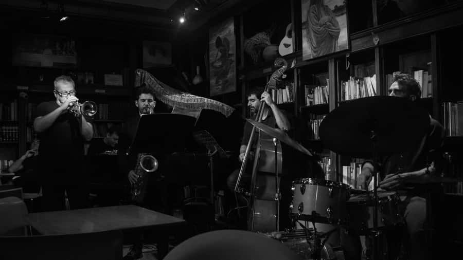 Recoleta Walking Tour and Live Jazz Show - Timing, comfort, and practical planning