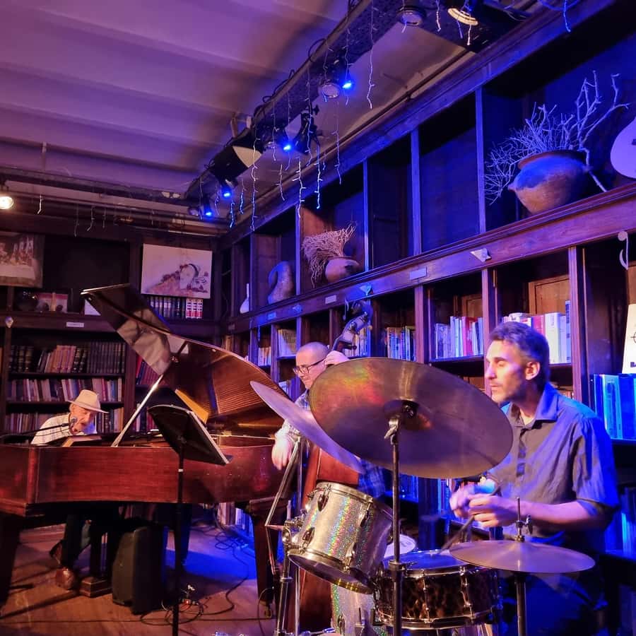 Recoleta Walking Tour and Live Jazz Show - Why this Buenos Aires evening works so well