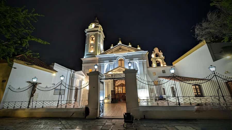 Recoleta Walking Tour and Live Jazz Show - Alvear Avenue and the French side of Buenos Aires