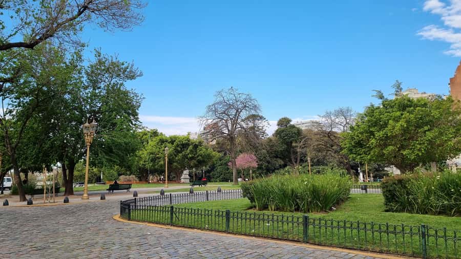 Recoleta Walking Tour and Live Jazz Show - Embassies, Arroyo, and the city’s formal avenues