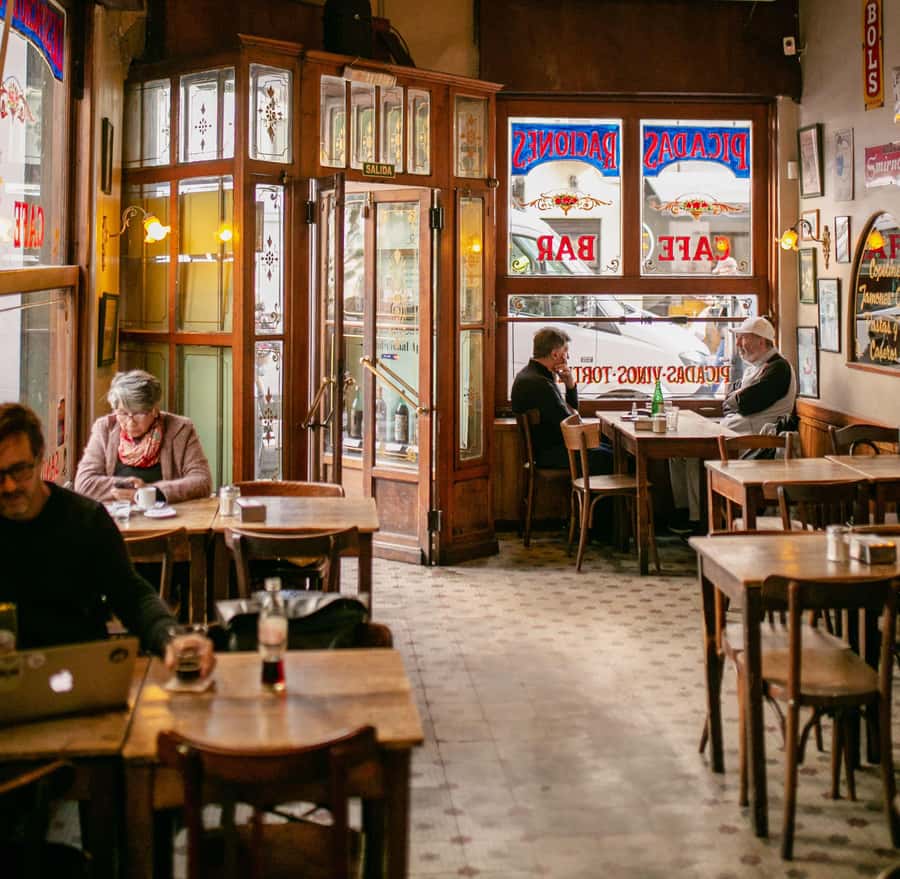 San Telmo: Historical Guided Tour with Street Food & Drinks - Walking through the San Telmo Market