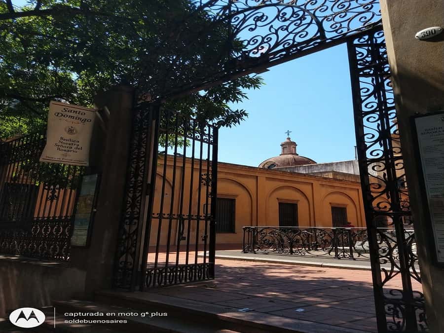 San Telmo Private Guided amazing Walking Tour - Plaza Dorrego and the tango side of town