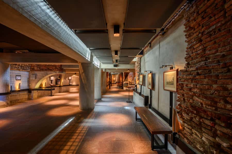 Small-Group Walking Tour San Telmo Neighborhood - San Telmo Market and the antique trade