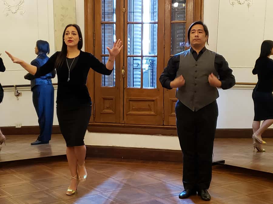 Tango Lesson in Buenos Aires with professional dancers - Meeting professional dancers for a private hour