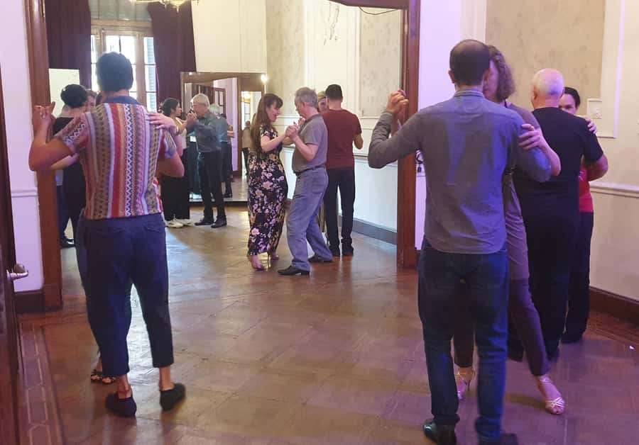 Tango Lesson in Buenos Aires with professional dancers - How to make the most of one hour