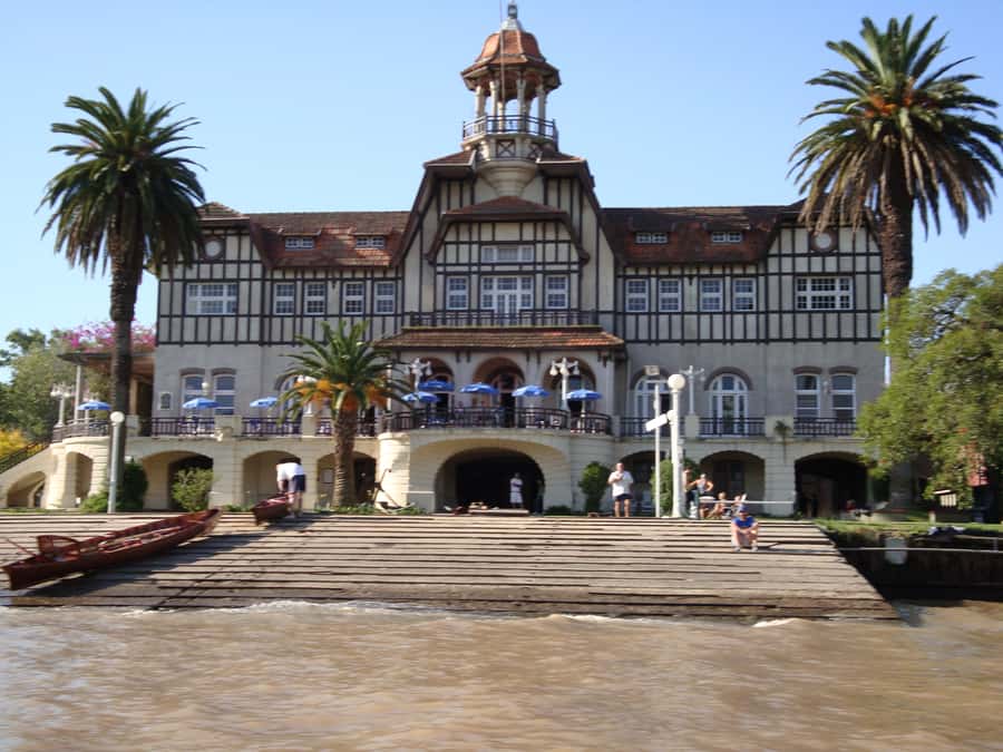 Tigre Full-Day Tour with Boat Ride - A practical box lunch beside the river